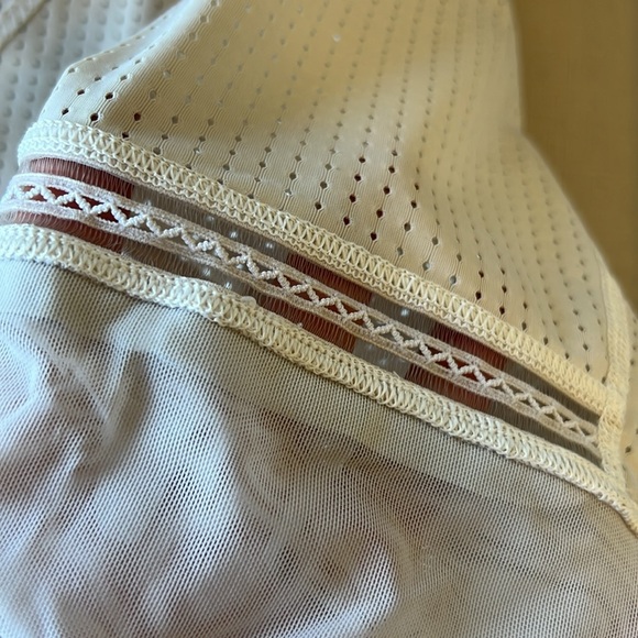 LULU football jersey type top so cute - Picture 3 of 9